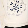Broderad tröja i ull med ”Boke Flower”-motiv