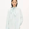Oversized skjorta med rosett i Stone Bleach Chambray Oversized skjorta med rosett i Stone Bleach Chambray