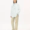 Oversized skjorta med rosett i Stone Bleach Chambray Oversized skjorta med rosett i Stone Bleach Chambray